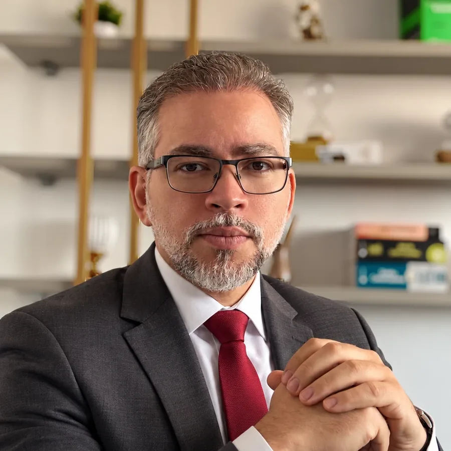 Weney Neco no escritório de advocacia em Parnaíba-PI